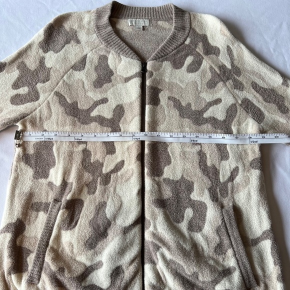 BAREFOOT DREAMS size S camo bomber jacket - Picture 4 of 15